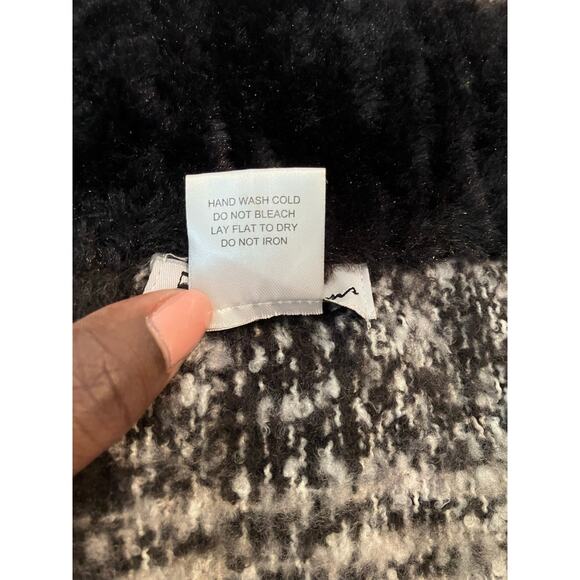 Black and Grey Faux Fur Infinity Scarf - Picture 4 of 5